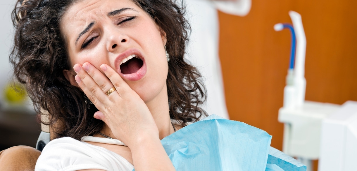 Is A Swollen Jaw A Dental Emergency and When Should You Seek Help?